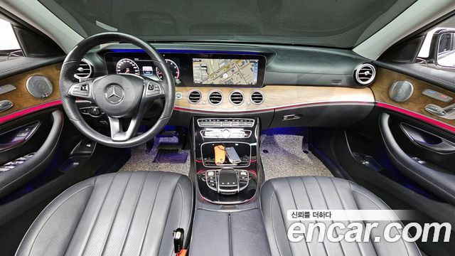 Mercedes-Benz E-Class E300 4MATIC Exclusive
