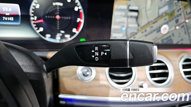 Mercedes-Benz E-Class E300 4MATIC Exclusive