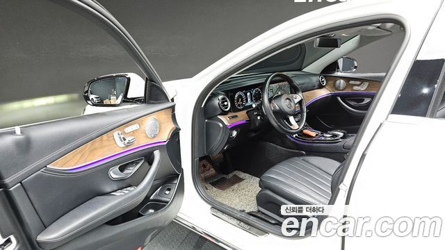 Mercedes-Benz E-Class E300 4MATIC Exclusive