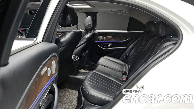 Mercedes-Benz E-Class E300 4MATIC Exclusive