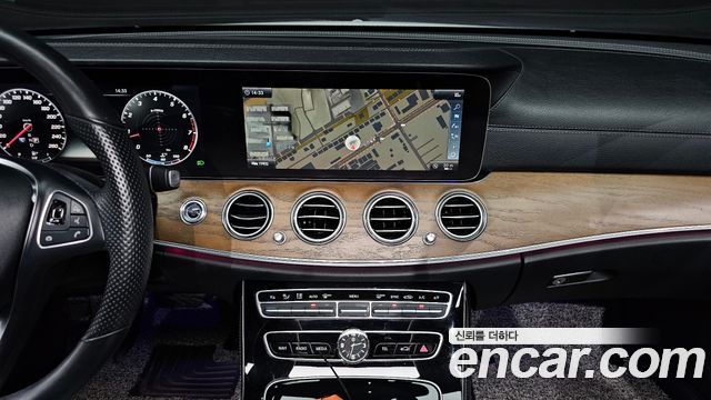 Mercedes-Benz E-Class E300 4MATIC Exclusive