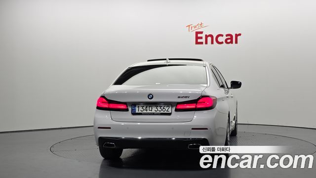 BMW 5-Series 520i Luxury