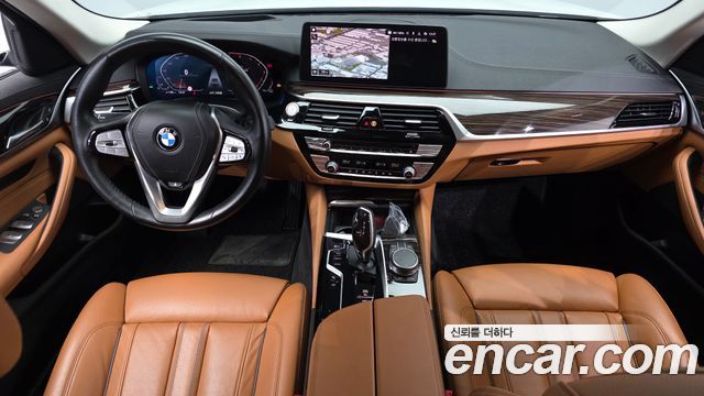 BMW 5-Series 520i Luxury