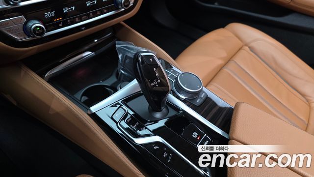 BMW 5-Series 520i Luxury