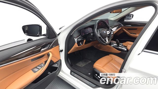 BMW 5-Series 520i Luxury