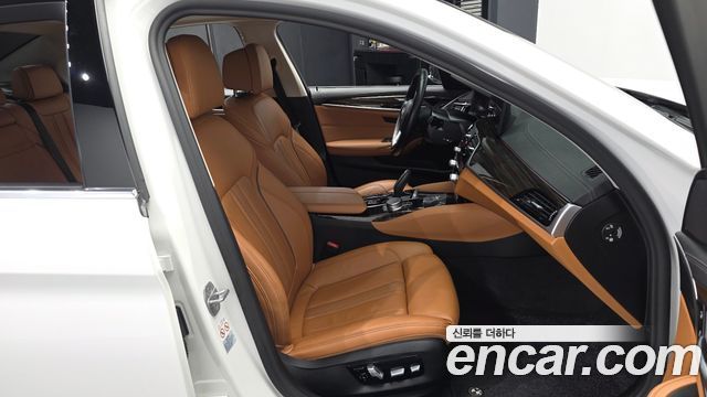BMW 5-Series 520i Luxury