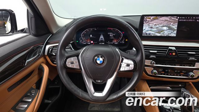 BMW 5-Series 520i Luxury