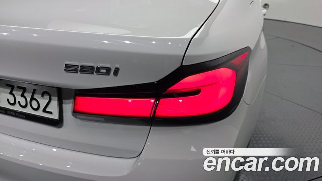 BMW 5-Series 520i Luxury