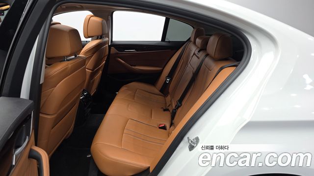 BMW 5-Series 520i Luxury