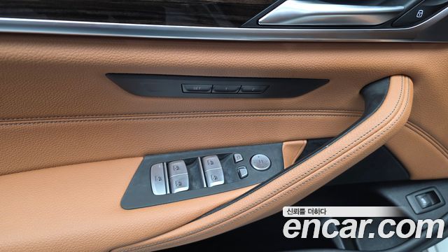 BMW 5-Series 520i Luxury
