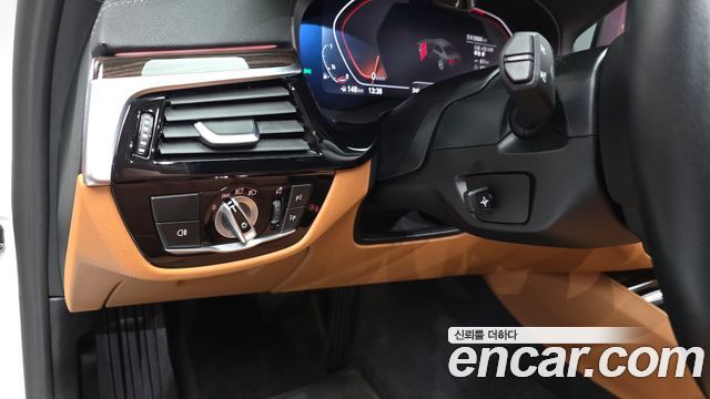 BMW 5-Series 520i Luxury