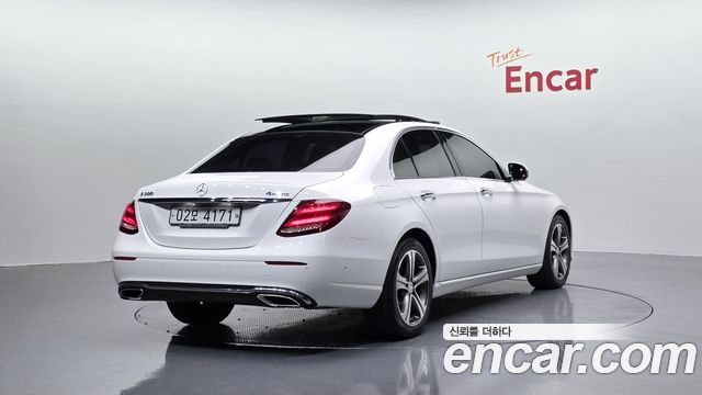 Mercedes-Benz E-Class E300 4MATIC Avnatgarde