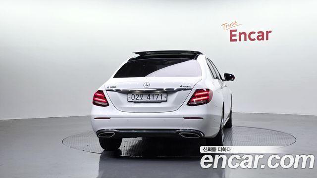 Mercedes-Benz E-Class E300 4MATIC Avnatgarde