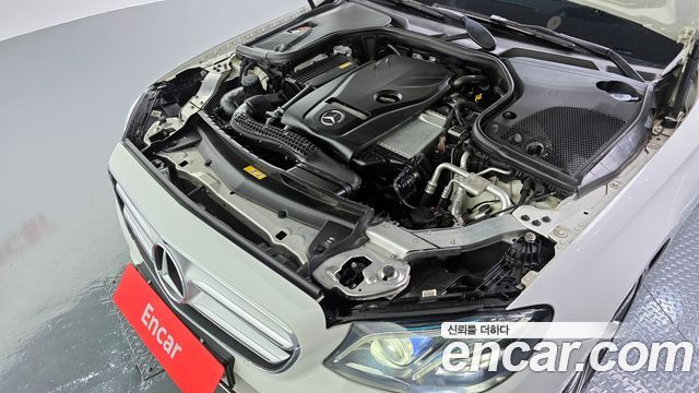 Mercedes-Benz E-Class E300 4MATIC Avnatgarde