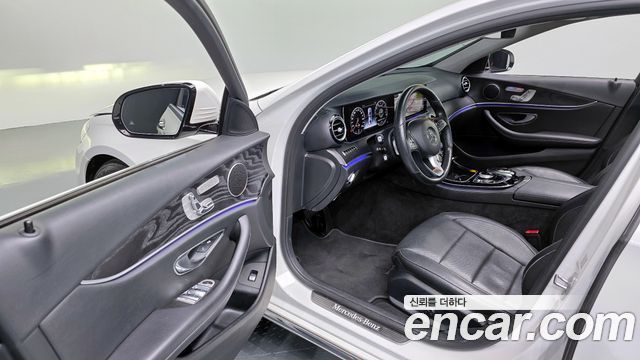 Mercedes-Benz E-Class E300 4MATIC Avnatgarde