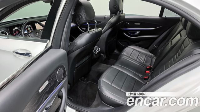 Mercedes-Benz E-Class E300 4MATIC Avnatgarde