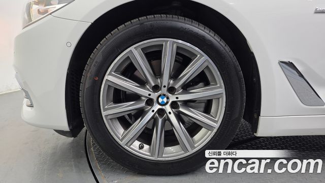 BMW 5-Series 520i Luxury