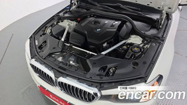 BMW 5-Series 520i Luxury
