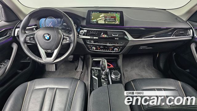 BMW 5-Series 520i Luxury