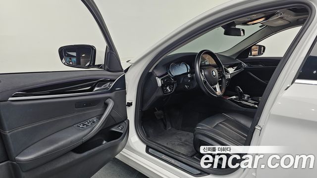 BMW 5-Series 520i Luxury