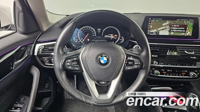 BMW 5-Series 520i Luxury