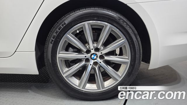 BMW 5-Series 520i Luxury