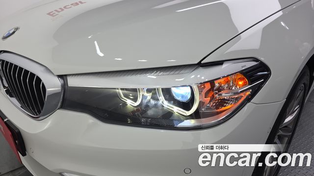 BMW 5-Series 520i Luxury