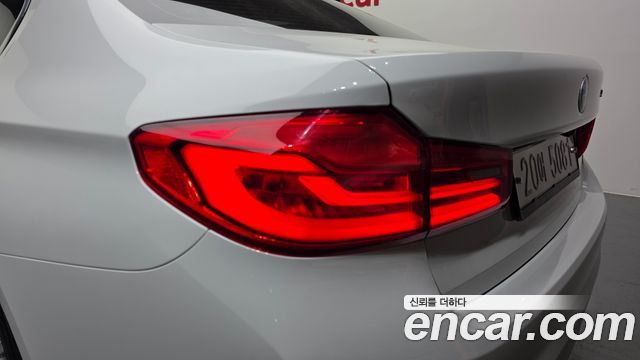 BMW 5-Series 520i Luxury