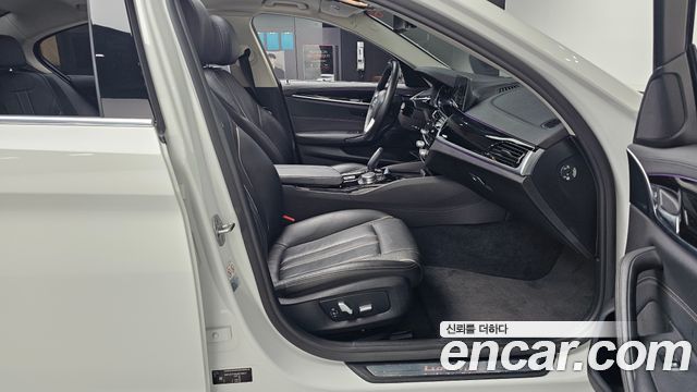 BMW 5-Series 520i Luxury