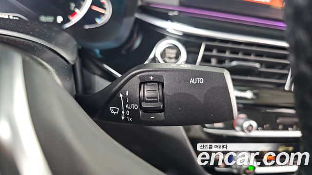 BMW 5-Series 520i Luxury
