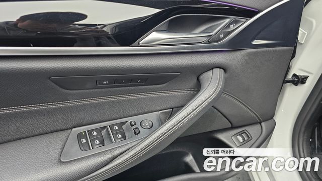 BMW 5-Series 520i Luxury