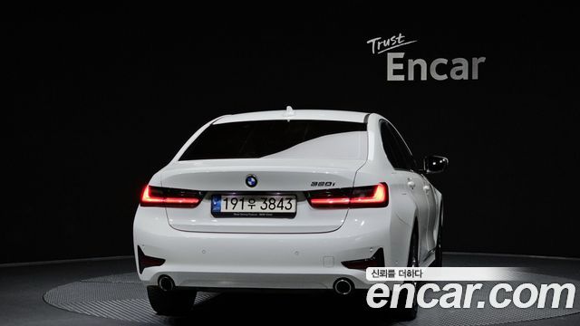 BMW 3-Series 320i