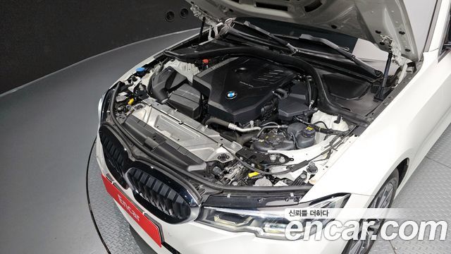 BMW 3-Series 320i