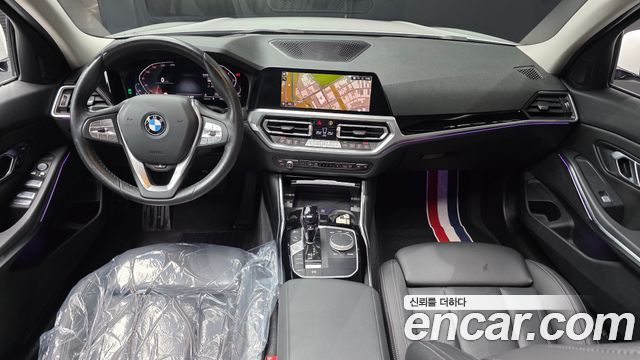 BMW 3-Series 320i