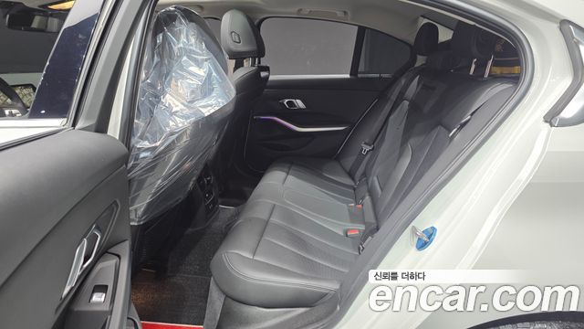 BMW 3-Series 320i