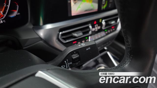 BMW 3-Series 320i