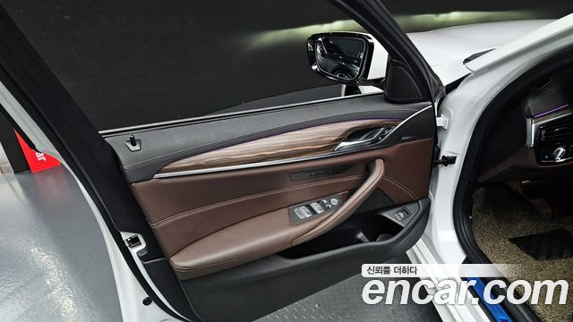 BMW 5-Series 523d M Sport
