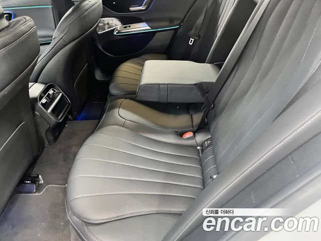 Mercedes-Benz E-Class E300 4MATIC Exclusive