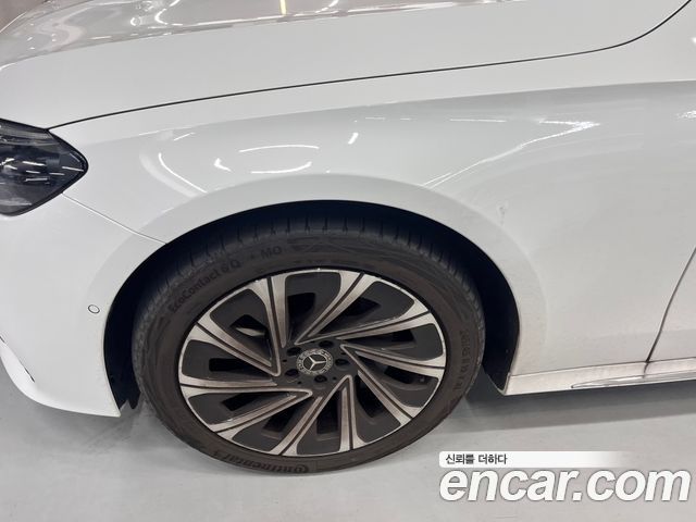 Mercedes-Benz E-Class E300 4MATIC Exclusive