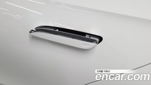 Mercedes-Benz E-Class E300 4MATIC Exclusive