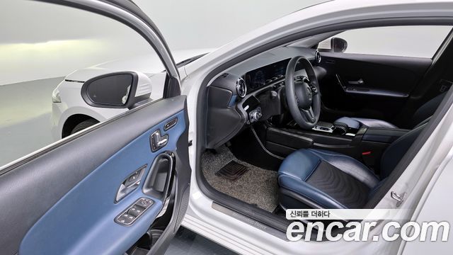 Mercedes-Benz A-Class A220 Hatchback