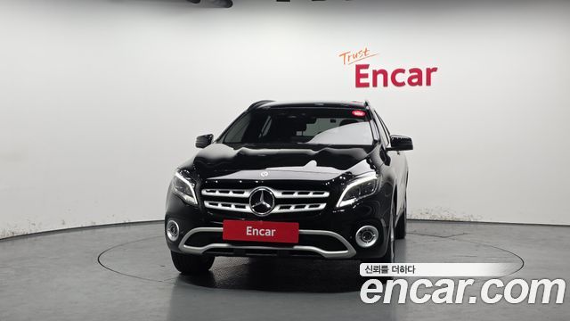 Mercedes-Benz GLA-Class GLA220