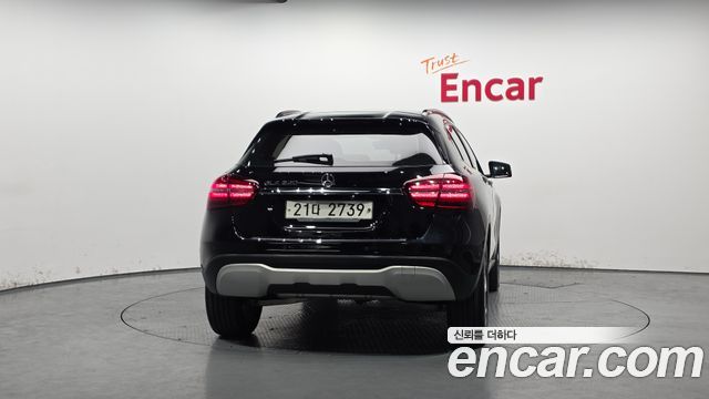 Mercedes-Benz GLA-Class GLA220