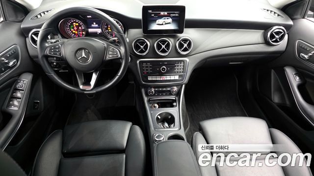Mercedes-Benz GLA-Class GLA220