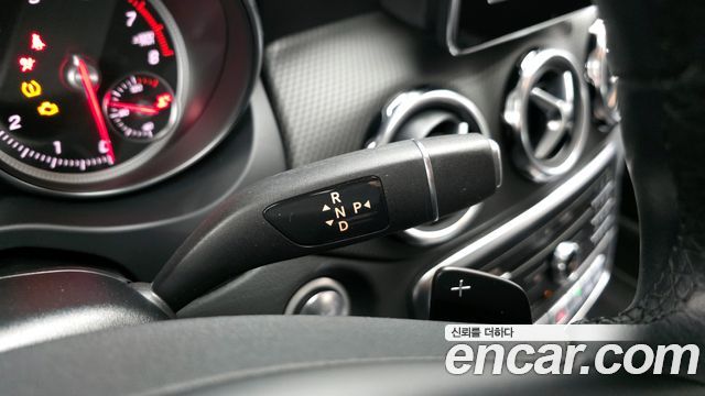 Mercedes-Benz GLA-Class GLA220
