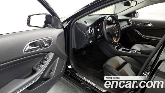 Mercedes-Benz GLA-Class GLA220