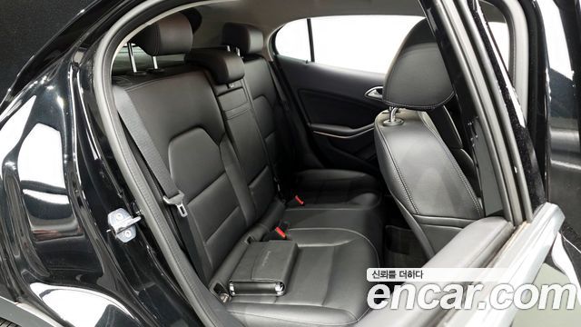 Mercedes-Benz GLA-Class GLA220