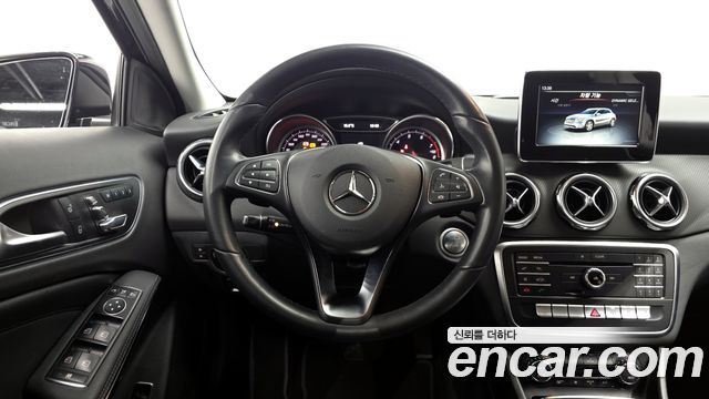 Mercedes-Benz GLA-Class GLA220