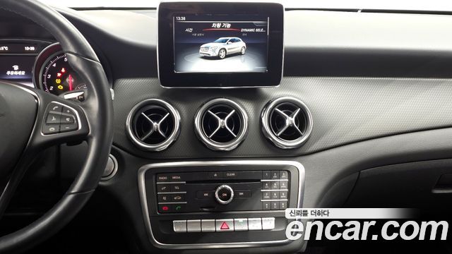 Mercedes-Benz GLA-Class GLA220