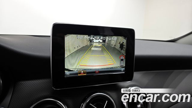 Mercedes-Benz GLA-Class GLA220